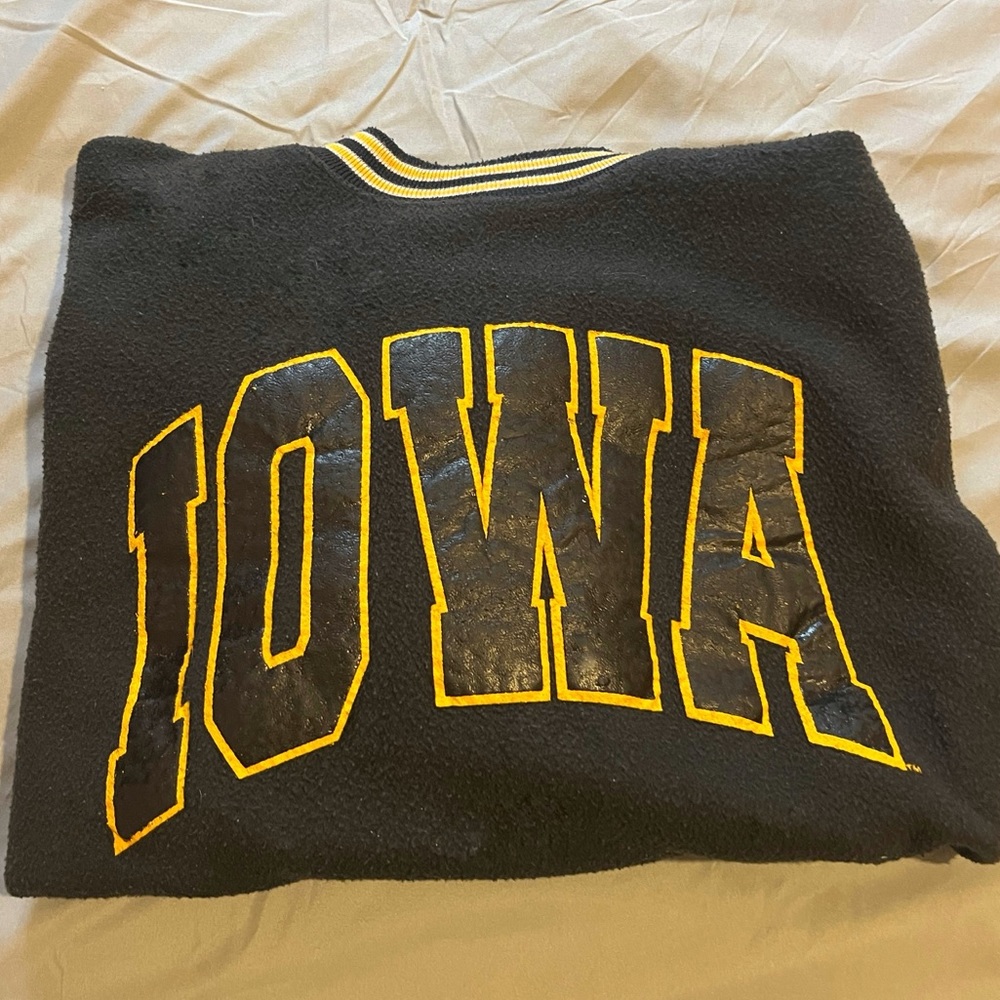 Vintage 90s Mt. Spokane Knitting Mills Black and Yellow Iowa Heavy Sweatshirt